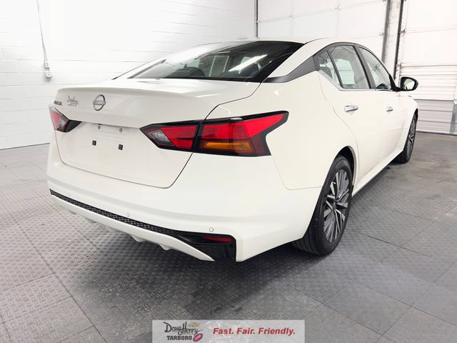 Used 2025 Nissan Altima 2.5 SV FWD image 9