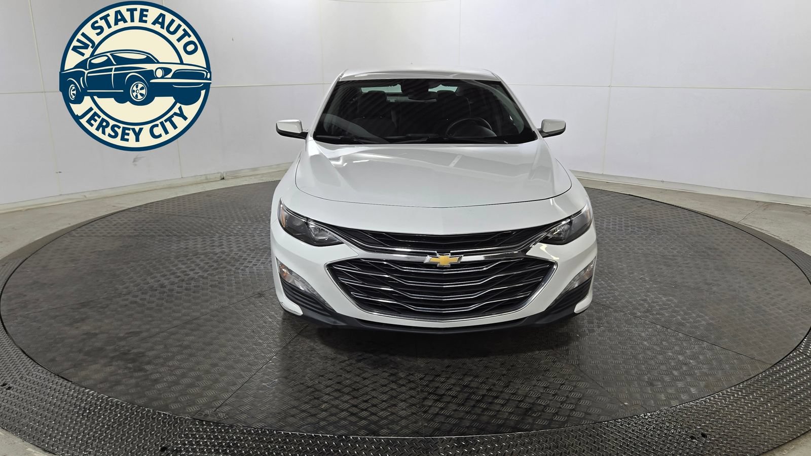 Used 2023 Chevrolet Malibu LT FWD image 2