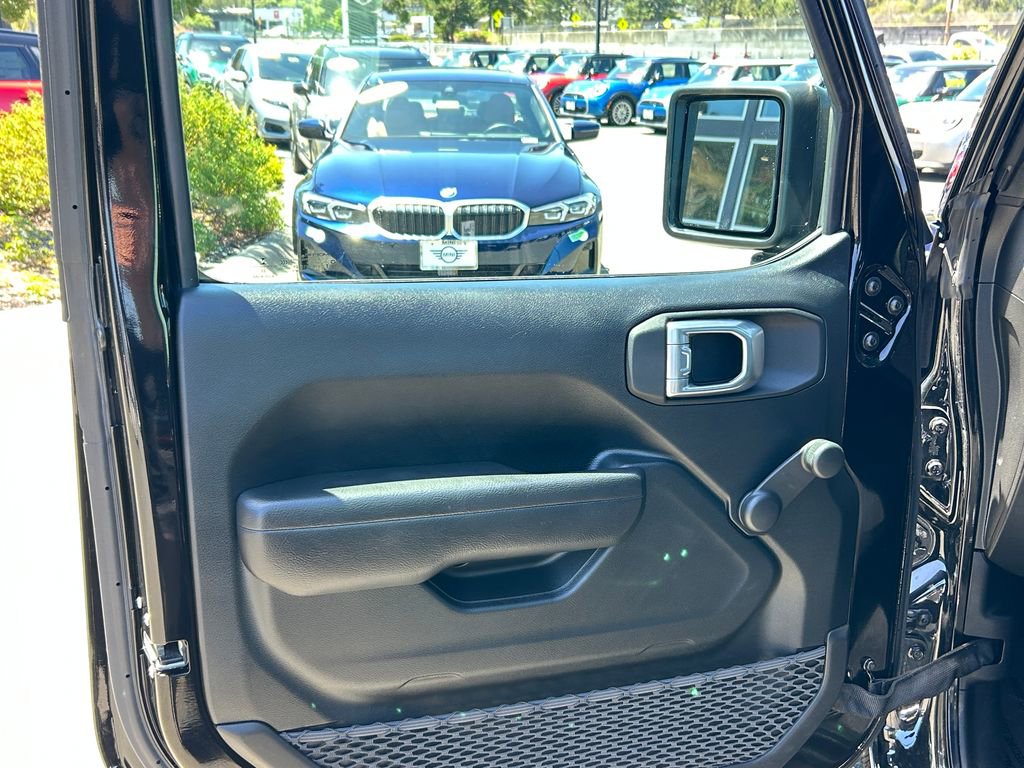 Used 2023 Jeep Gladiator Sport AWD/4WD image 12