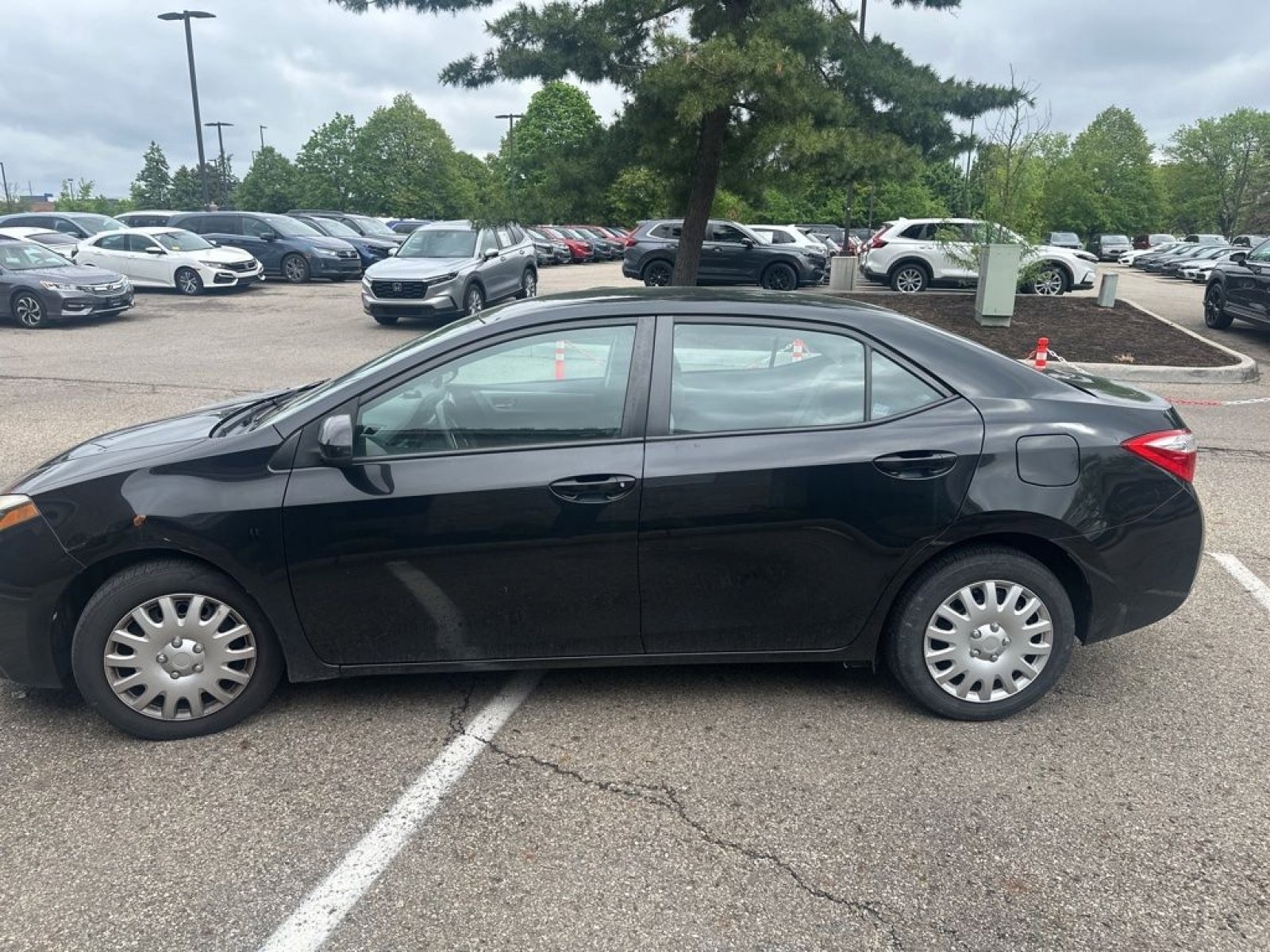 Used 2015 Toyota Corolla LE FWD image 3