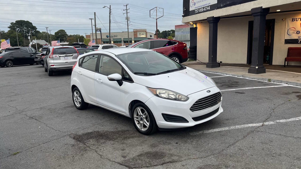Used 2018 Ford Fiesta SE FWD image 1