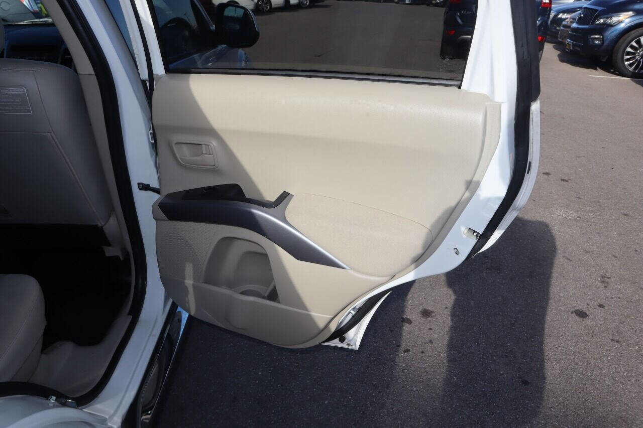 Used 2008 Mitsubishi Outlander SE image 30