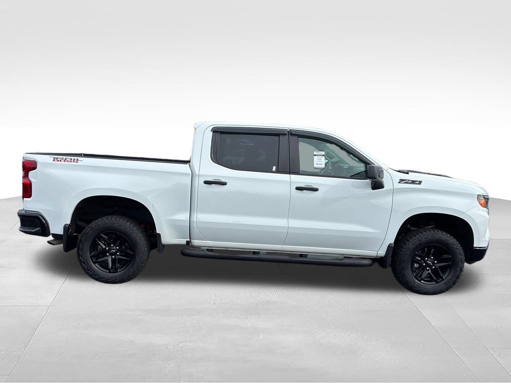 Used 2025 Chevrolet Silverado 1500 Custom Trail Boss w/ LPO, Dark Essentials Package AWD/4WD image 6
