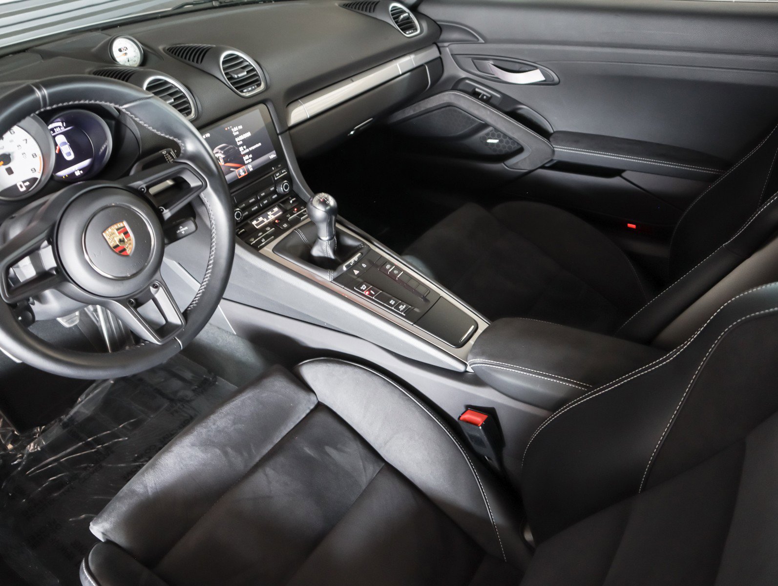 Certified 2020 Porsche 718 Cayman GT4 RWD image 15