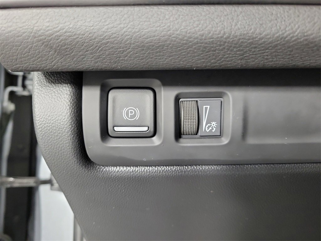 Certified 2025 Cadillac XT4 Premium Luxury image 30