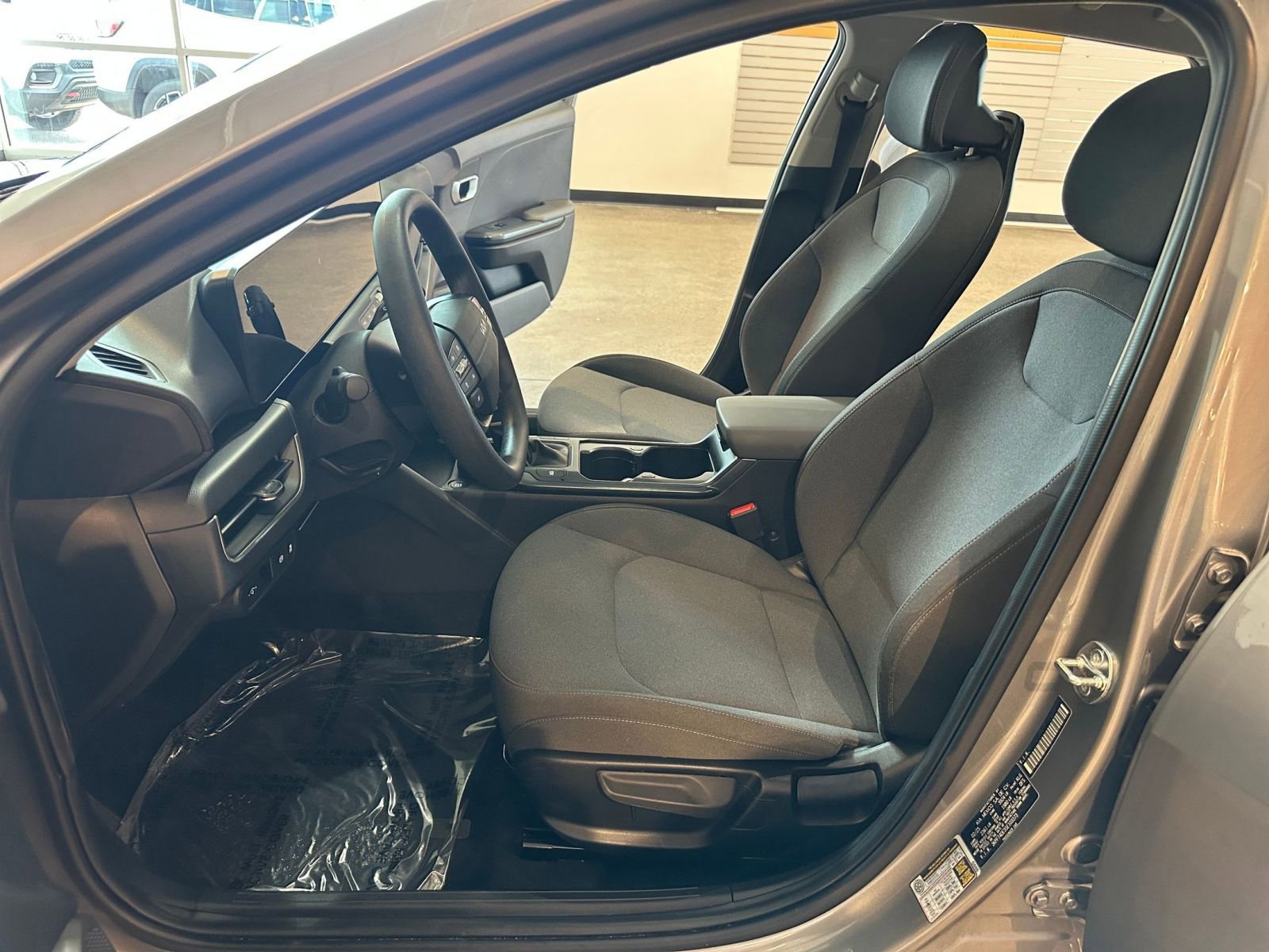 Used 2025 Kia K4 LXS image 25