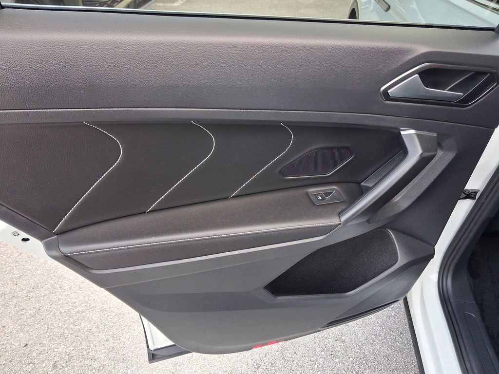 Used 2023 Volkswagen Tiguan SE FWD image 11