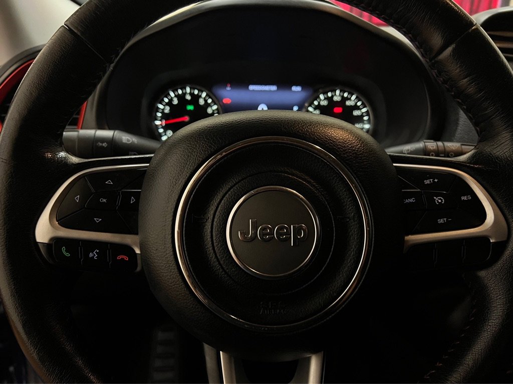 Used 2017 Jeep Renegade Trailhawk w/ Premium Trailhawk Package AWD/4WD image 23