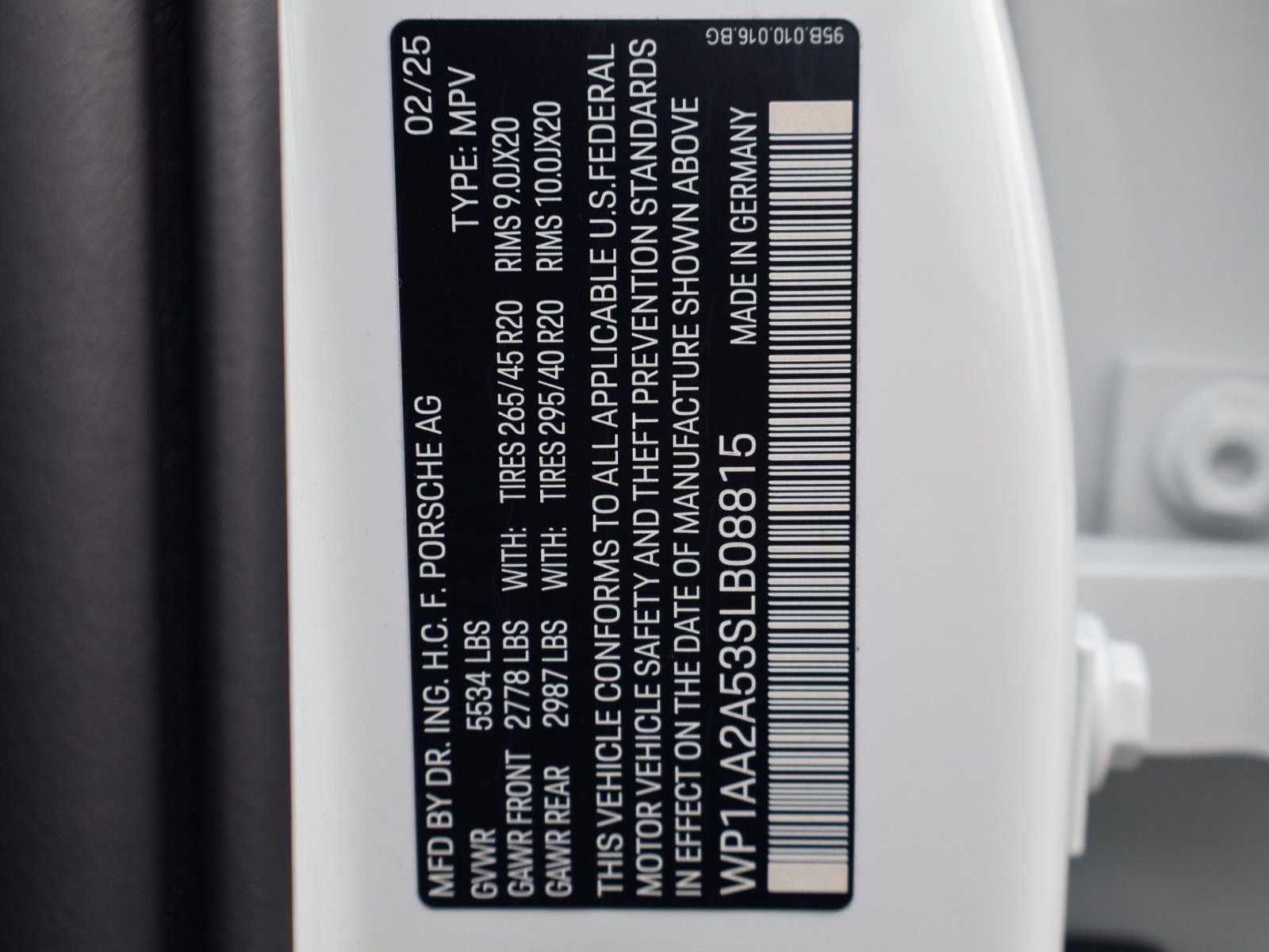 Certified 2025 Porsche Macan image 29