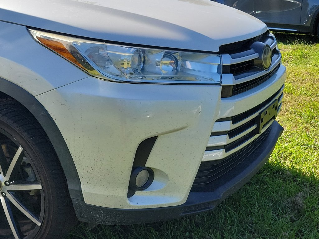 Used 2019 Toyota Highlander Plus AWD/4WD image 10