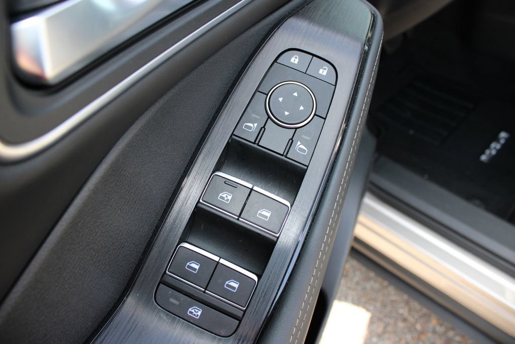 Used 2025 Nissan Rogue Platinum AWD/4WD image 12