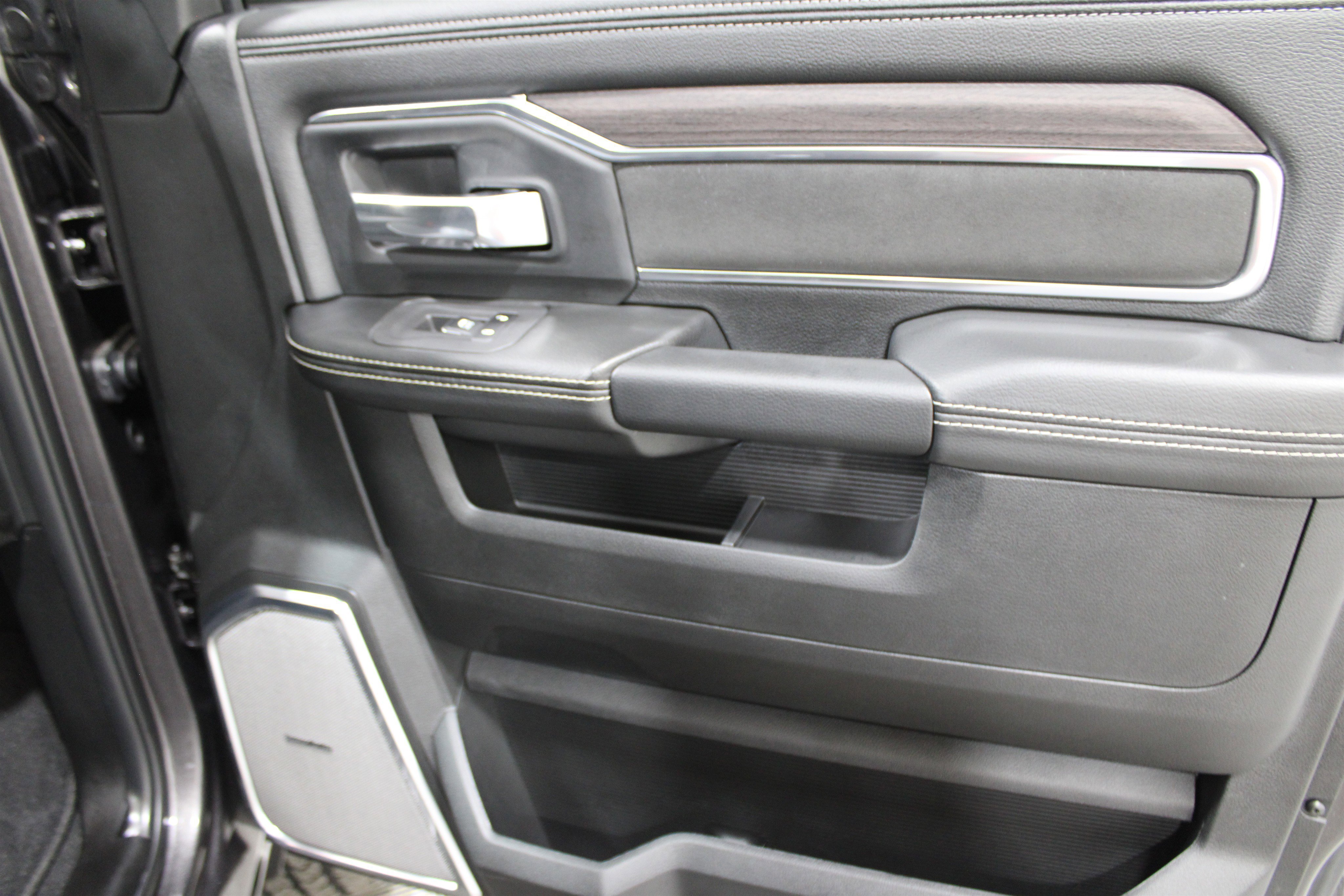 Used 2025 RAM 2500 Laramie image 40