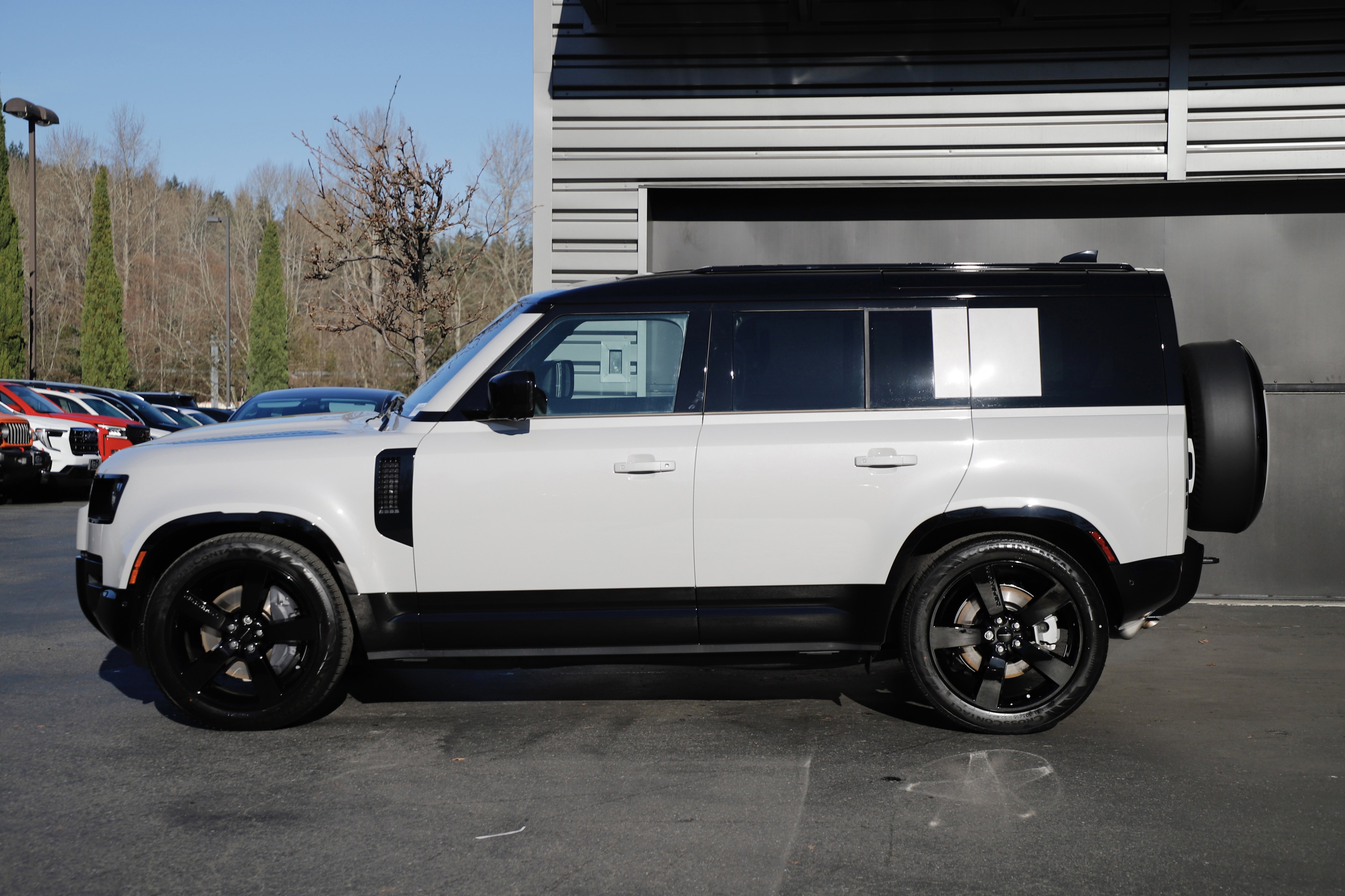 New 2026 Land Rover Defender 110 X-Dynamic SE image 7