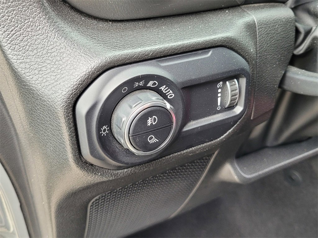 Used 2023 Jeep Gladiator Overland image 17