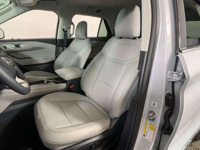 Used 2025 Ford Explorer Active w/ Active Comfort Package image 19
