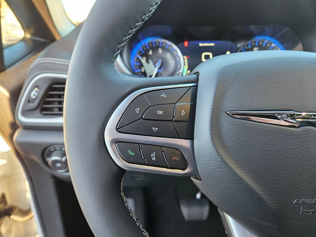 New 2026 Chrysler Pacifica Select image 28