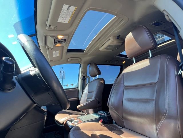 Used 2015 Toyota Sienna Limited image 18
