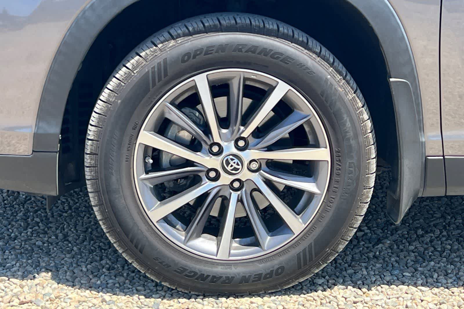Used 2019 Toyota Highlander XLE AWD/4WD image 12