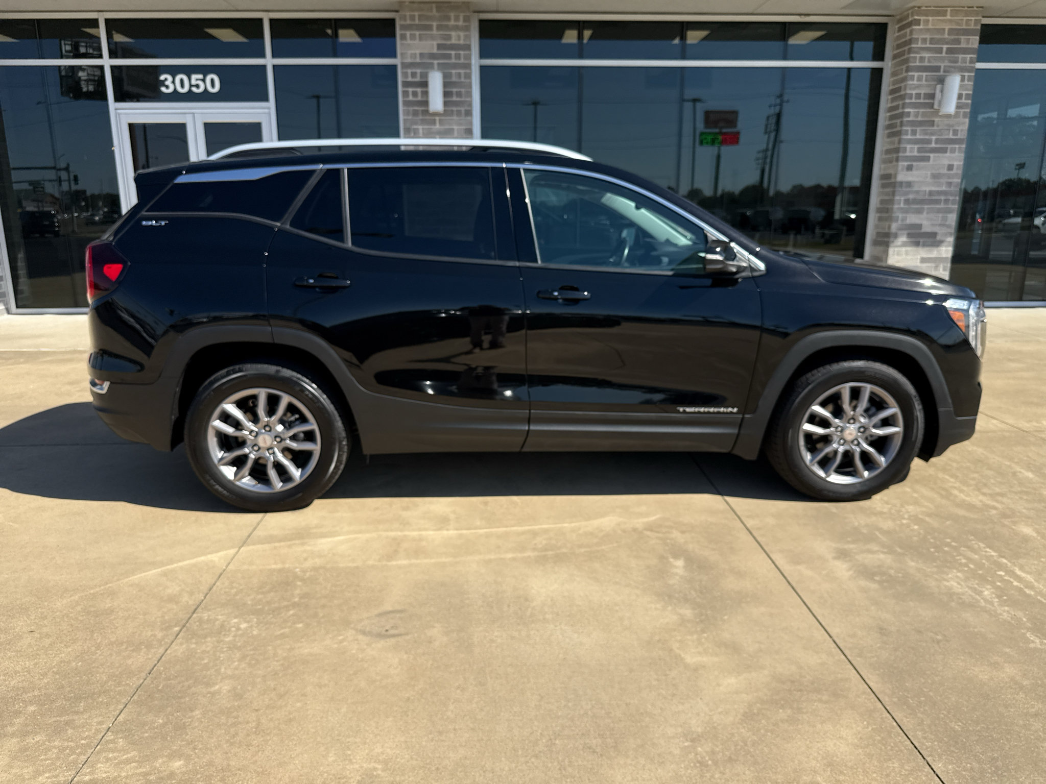 Used 2022 GMC Terrain SLT FWD image 8