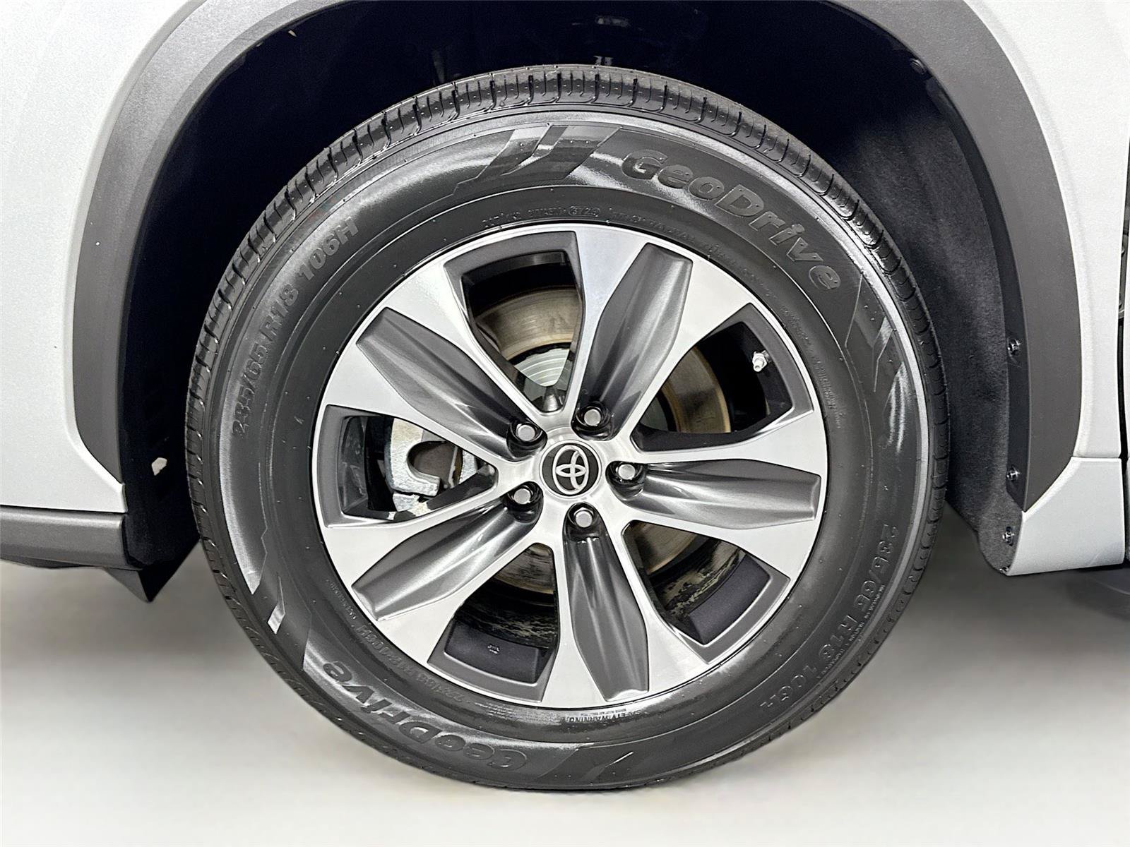 Used 2022 Toyota Highlander XLE FWD image 41