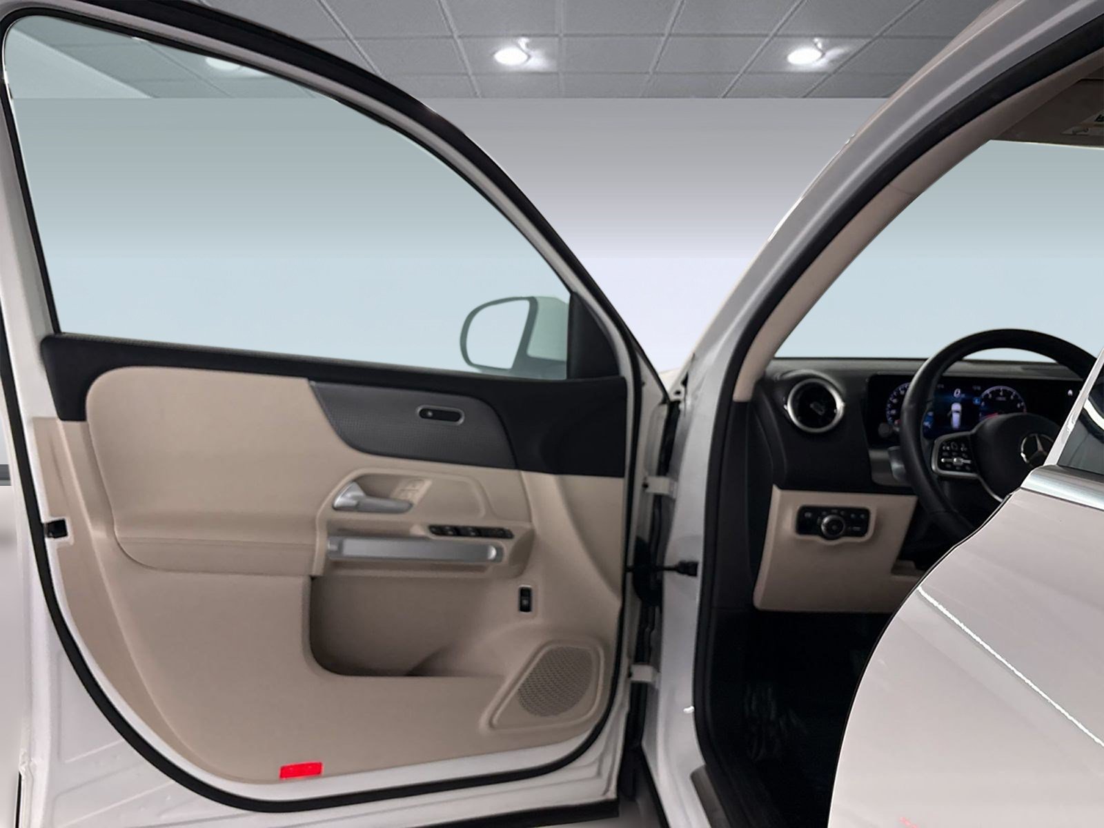 Used 2022 Mercedes-Benz GLB 250 image 14