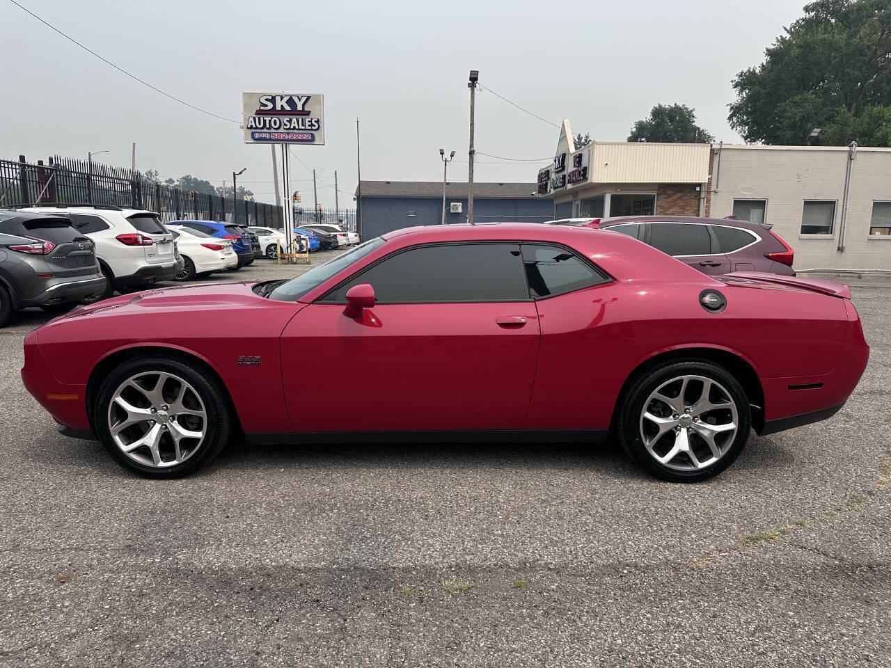 Used 2015 Dodge Challenger R/T Plus RWD image 4