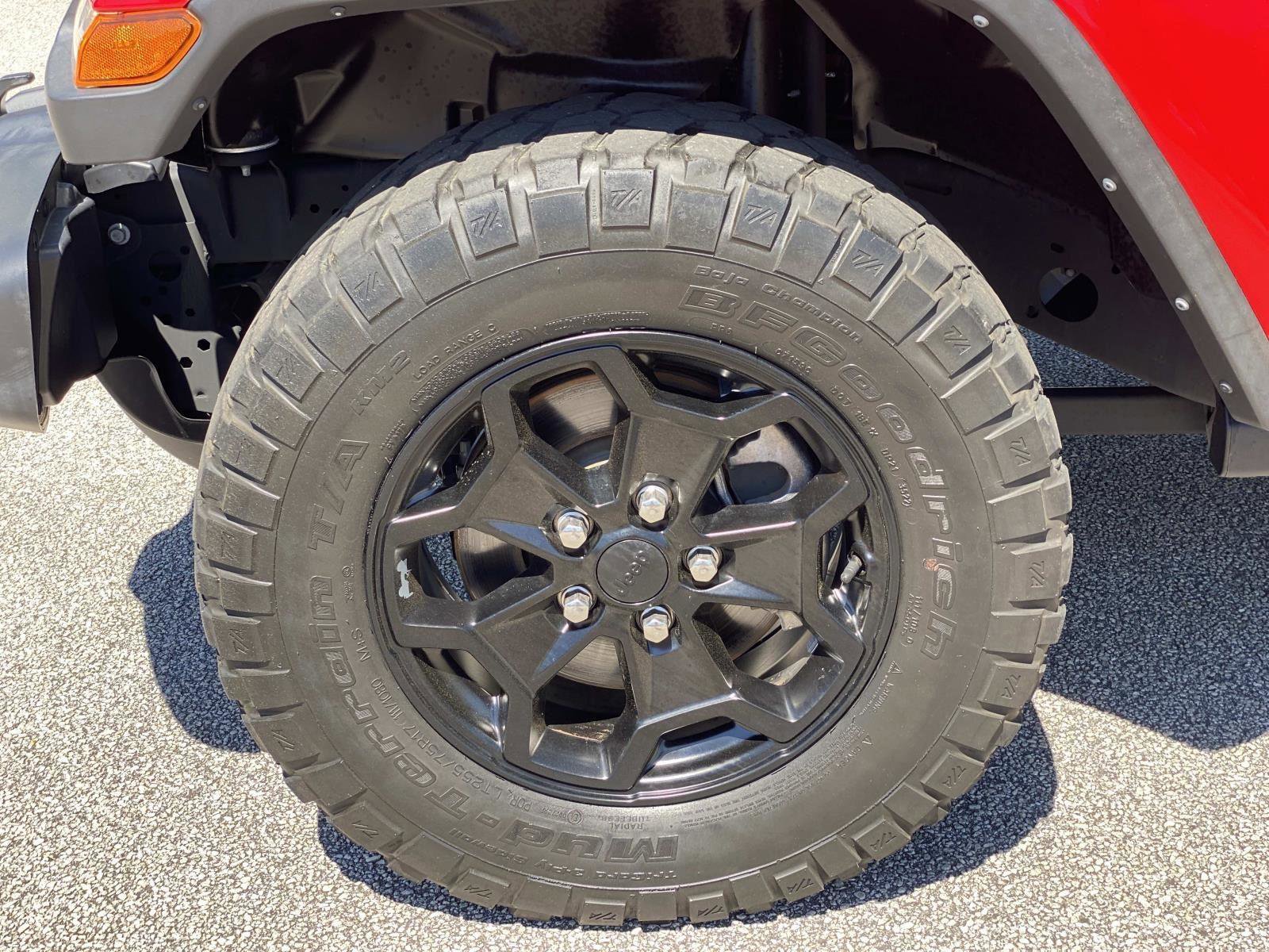 Used 2021 Jeep Gladiator Willys image 11