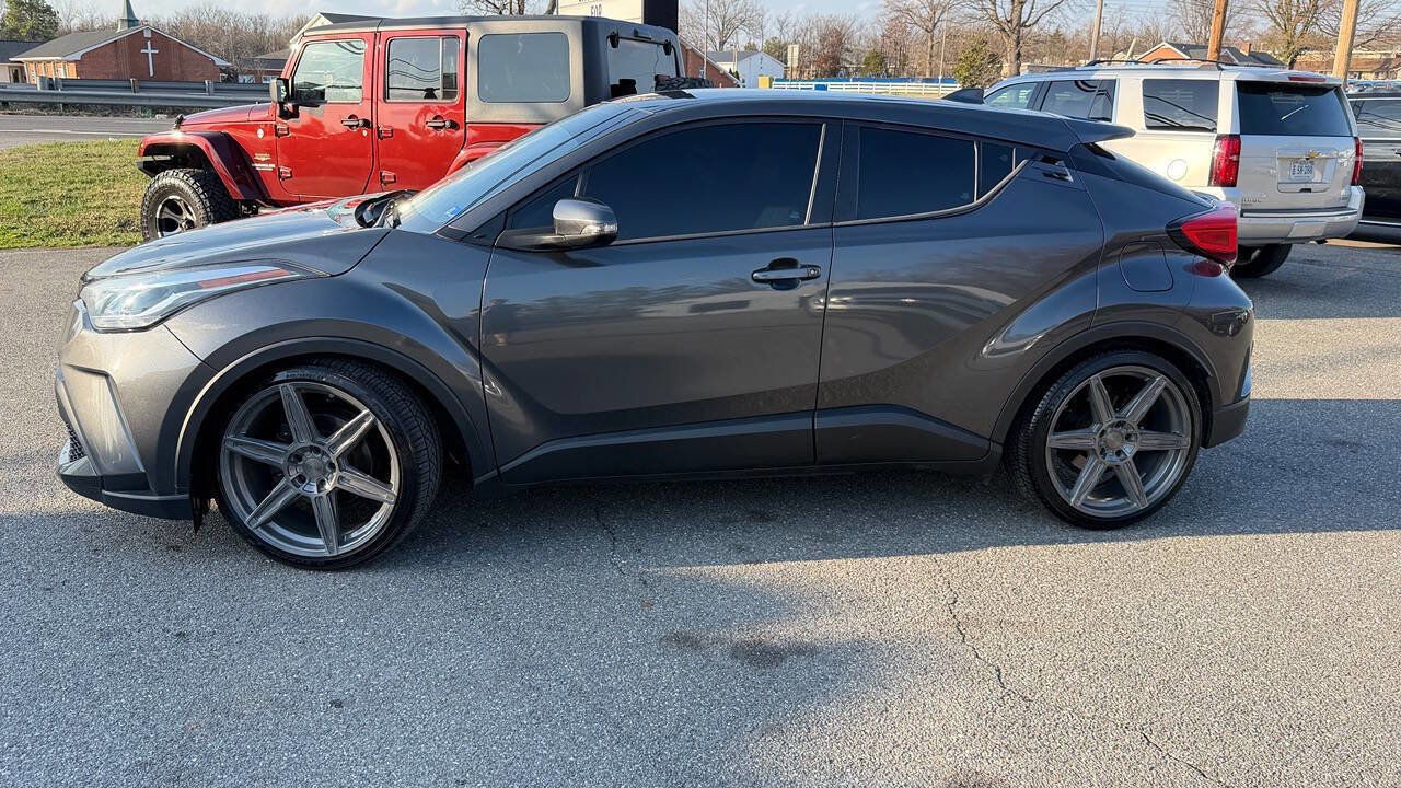 Used 2020 Toyota C-HR XLE image 3