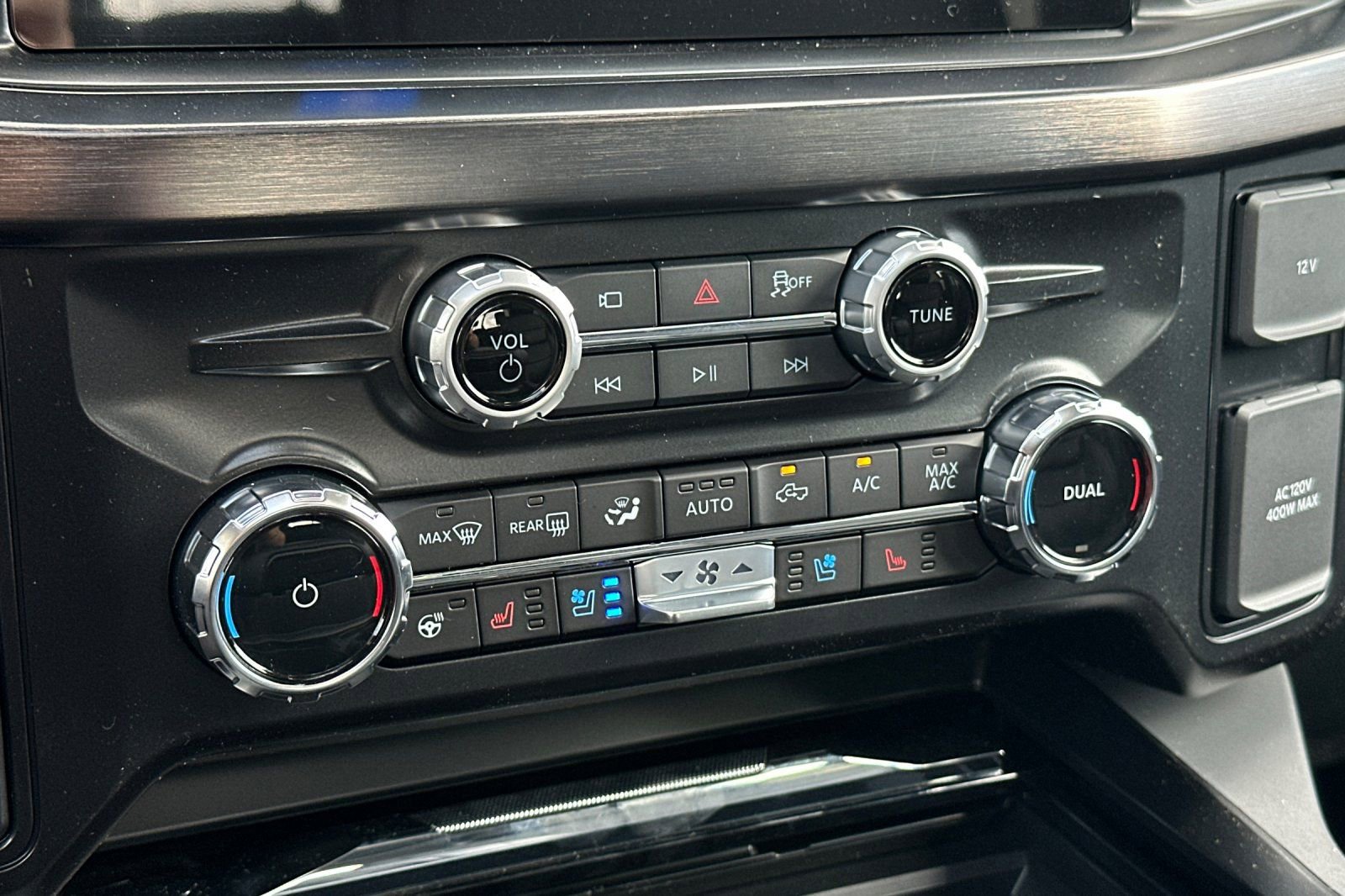 New 2026 Ford F250 Lariat w/ Black Appearance Package image 19