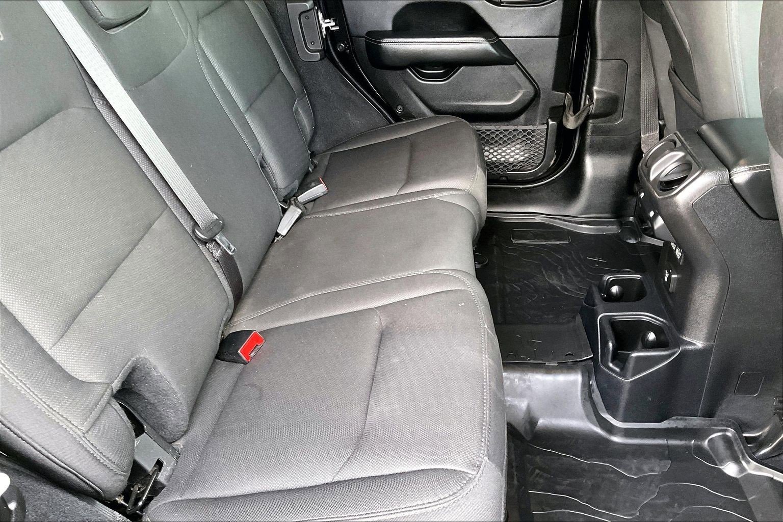 Used 2019 Jeep Wrangler Unlimited Sahara w/ Uconnect 4C Nav & Sound Group image 17