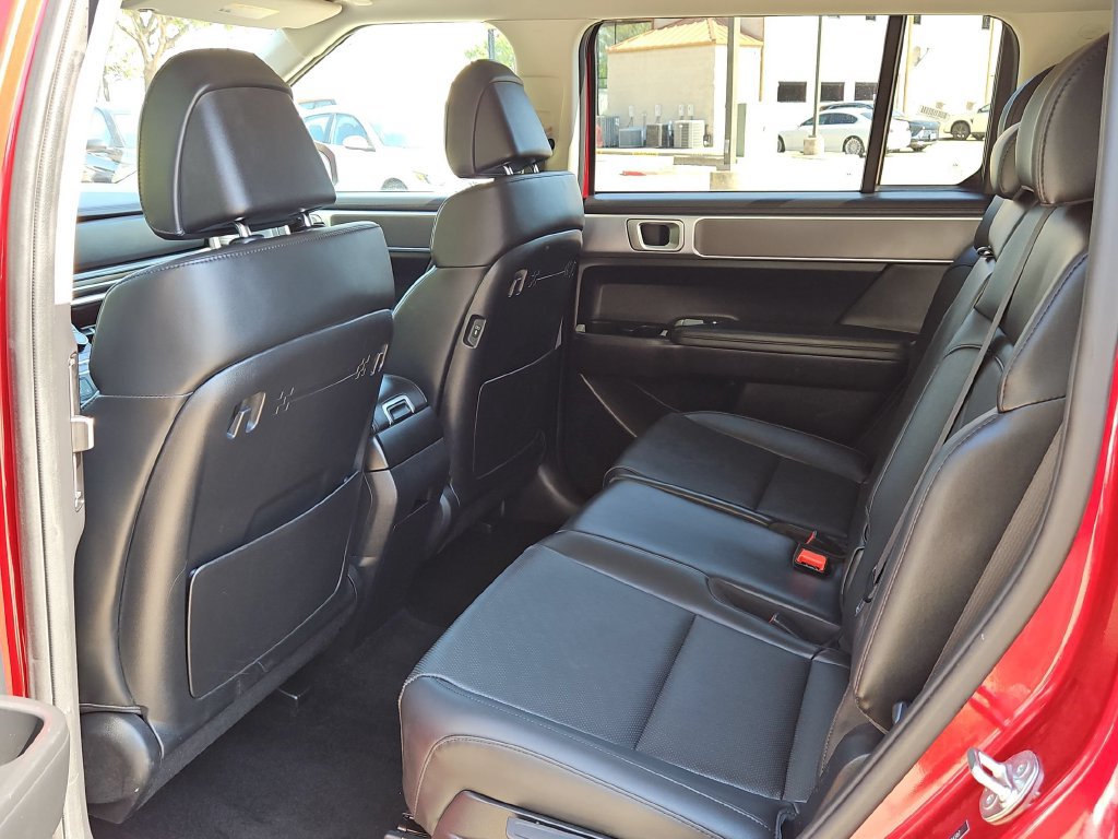Used 2025 Hyundai Santa Fe SEL AWD/4WD image 28