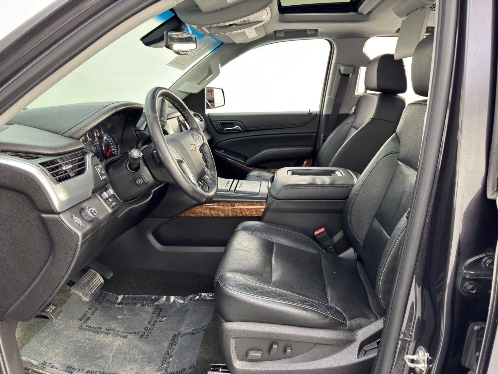 Used 2015 Chevrolet Suburban LTZ RWD image 16