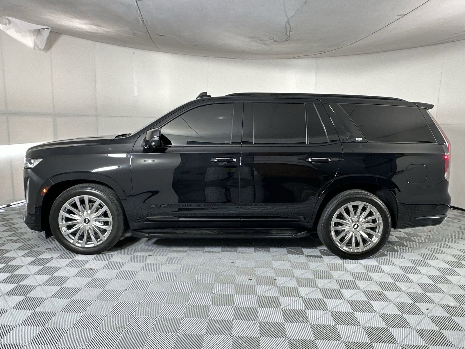 Used 2023 Cadillac Escalade Premium Luxury w/ Performance Package AWD/4WD image 5