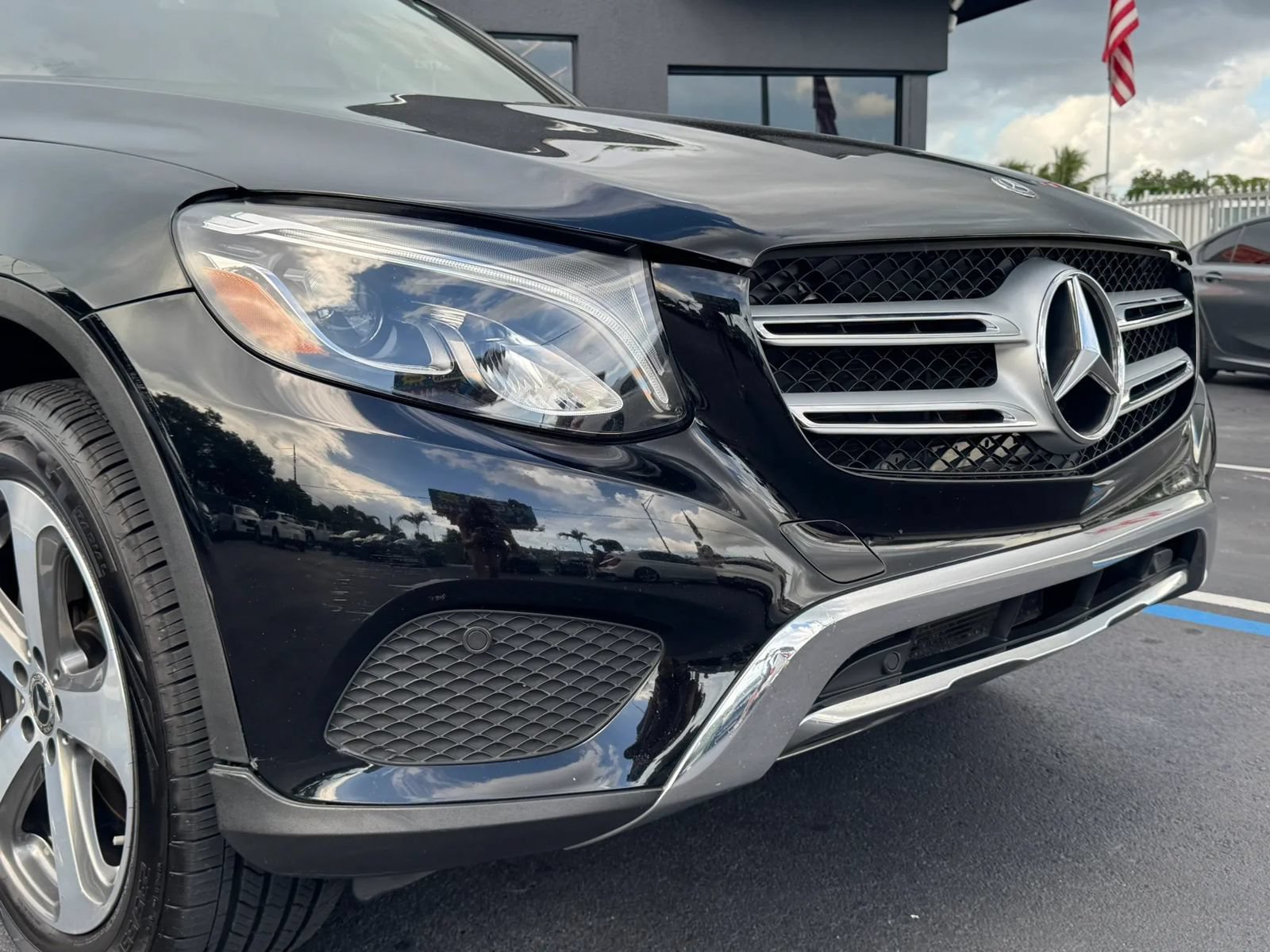 Used 2019 Mercedes-Benz GLC 300 image 3