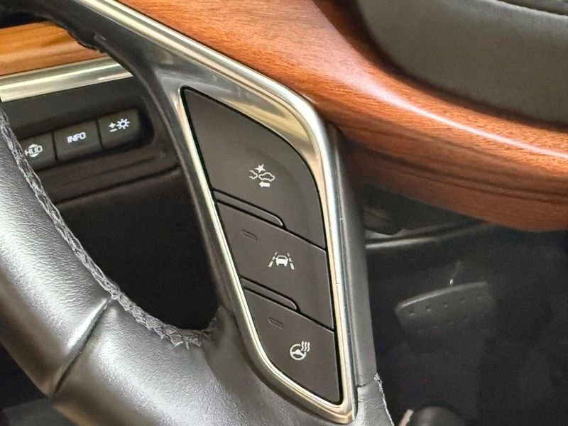 Used 2019 Cadillac XT5 Platinum w/ Trailering Package AWD/4WD image 18