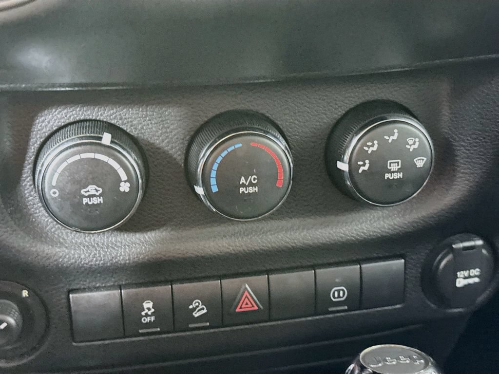 Used 2012 Jeep Wrangler Unlimited Sahara w/ Dual Top Group AWD/4WD image 16