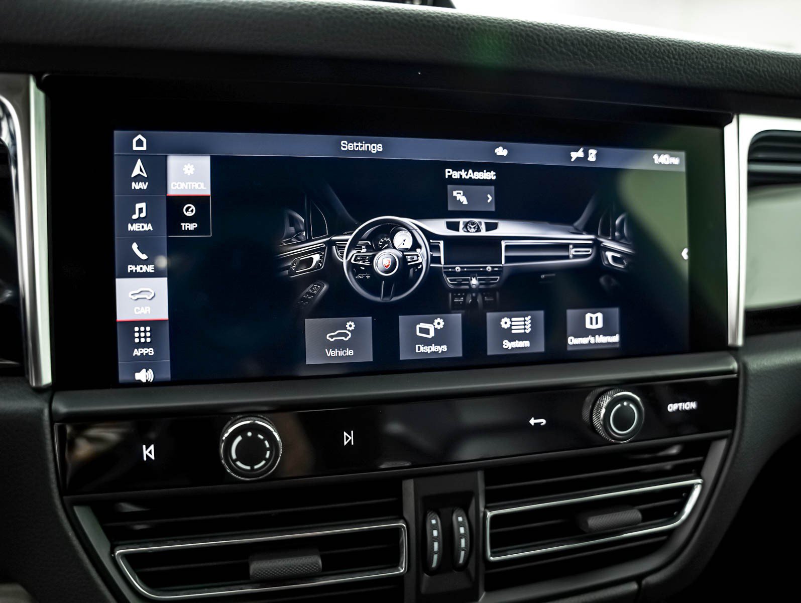 Certified 2023 Porsche Macan AWD/4WD image 25
