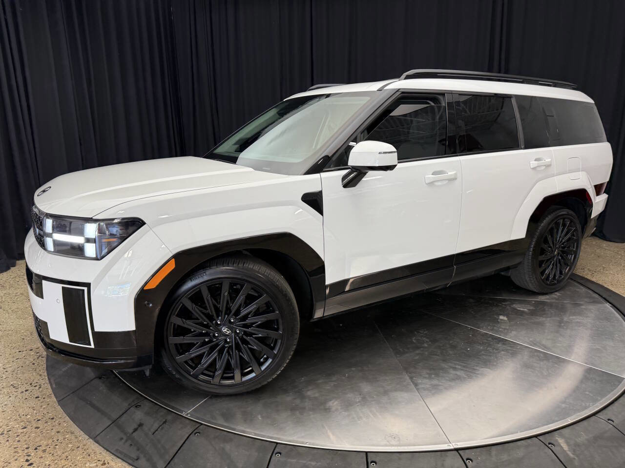 Used 2024 Hyundai Santa Fe Calligraphy image 4