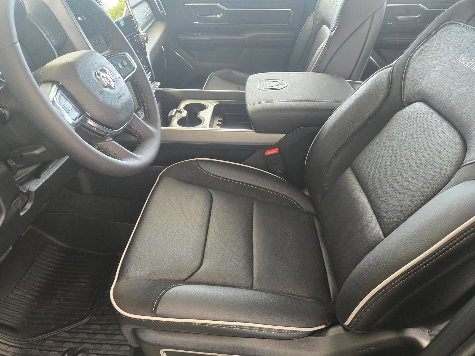 New 2026 RAM 1500 Laramie AWD/4WD image 11