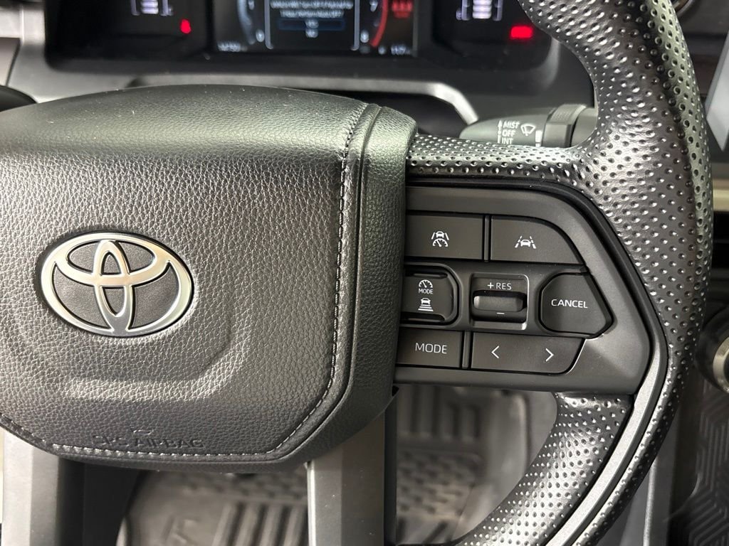 Used 2025 Toyota Tacoma SR5 AWD/4WD image 25