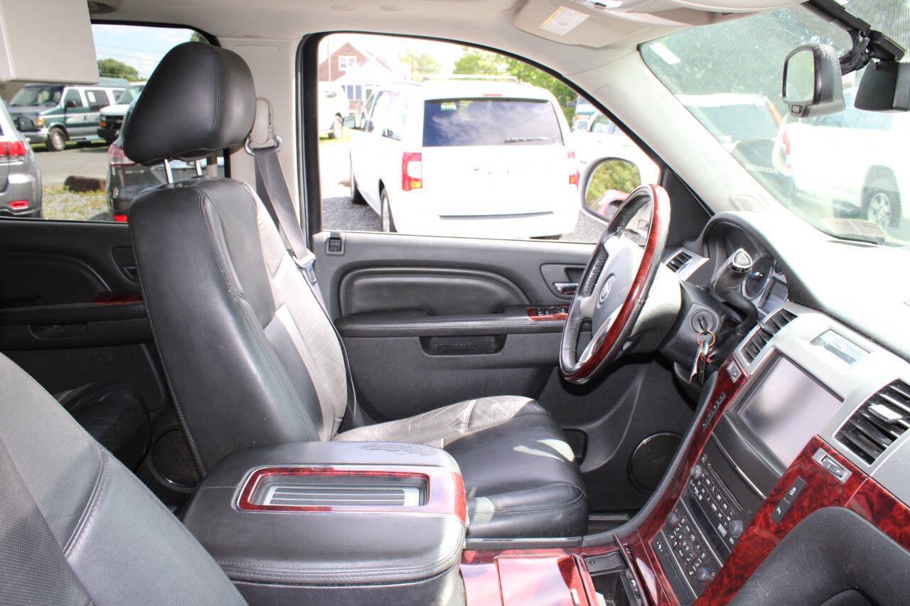 Used 2013 Cadillac Escalade ESV Luxury AWD/4WD image 11