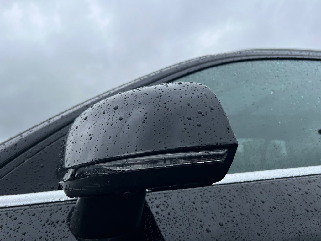 Used 2025 Volvo XC40 B5 Plus image 3