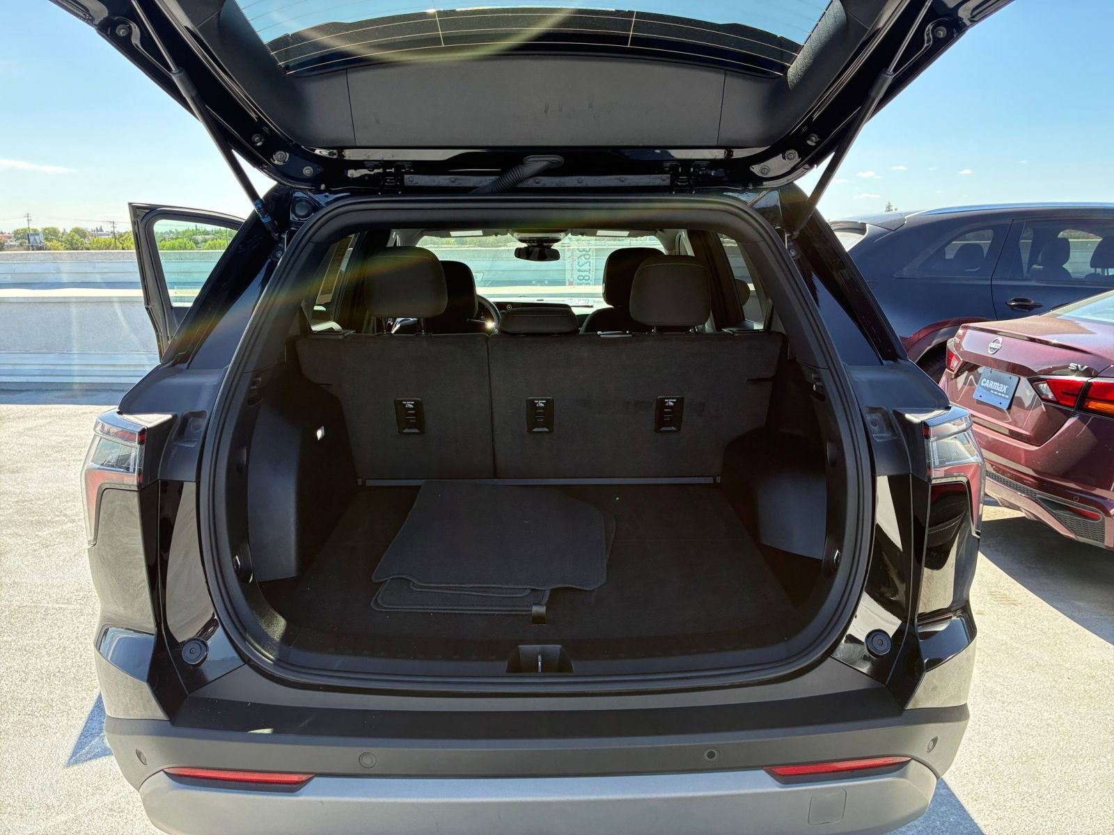 Used 2025 Chevrolet Equinox LT image 32