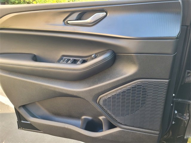 Used 2025 Jeep Grand Cherokee Altitude image 14