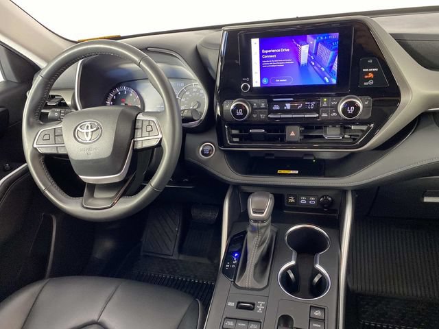 Used 2024 Toyota Highlander XLE AWD/4WD image 14