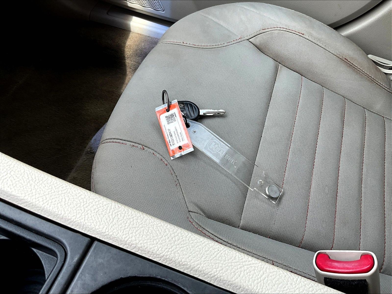 Used 2012 Ford Taurus SE FWD image 34