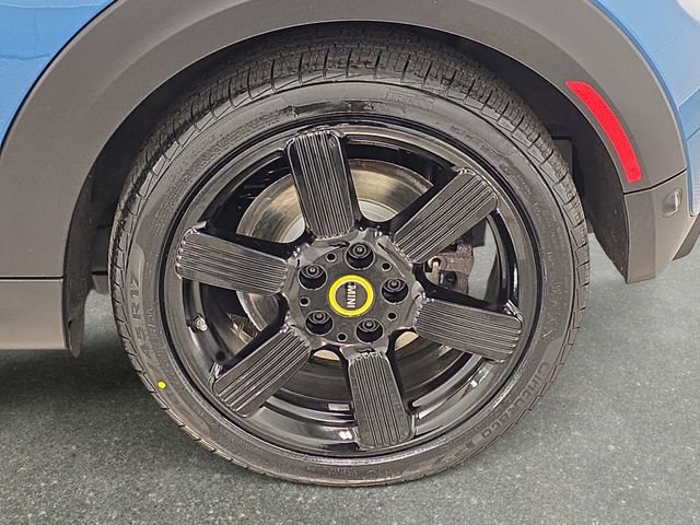 Certified 2024 MINI Cooper SE image 28