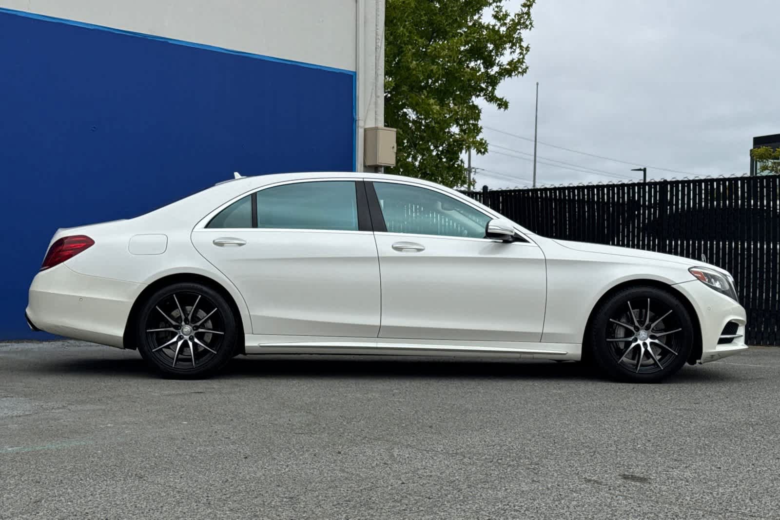 Used 2015 Mercedes-Benz S 550 Sedan image 2
