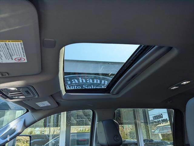 Used 2023 GMC Sierra 2500 Denali w/ Denali Ultimate Package image 9