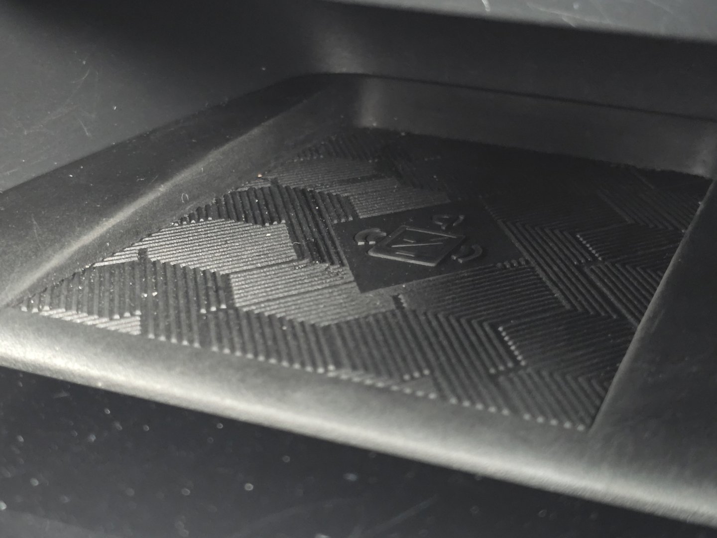 Used 2024 Nissan Versa SR image 8